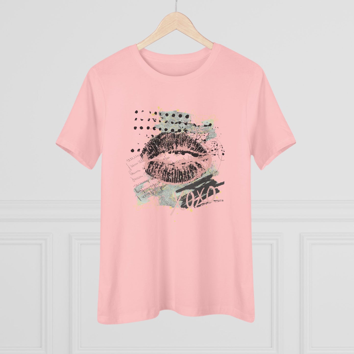 Kiss Graphic Tee — Women's Lip Print 'XOXO' Cotton Shirt - Fortunate Lemon Shop