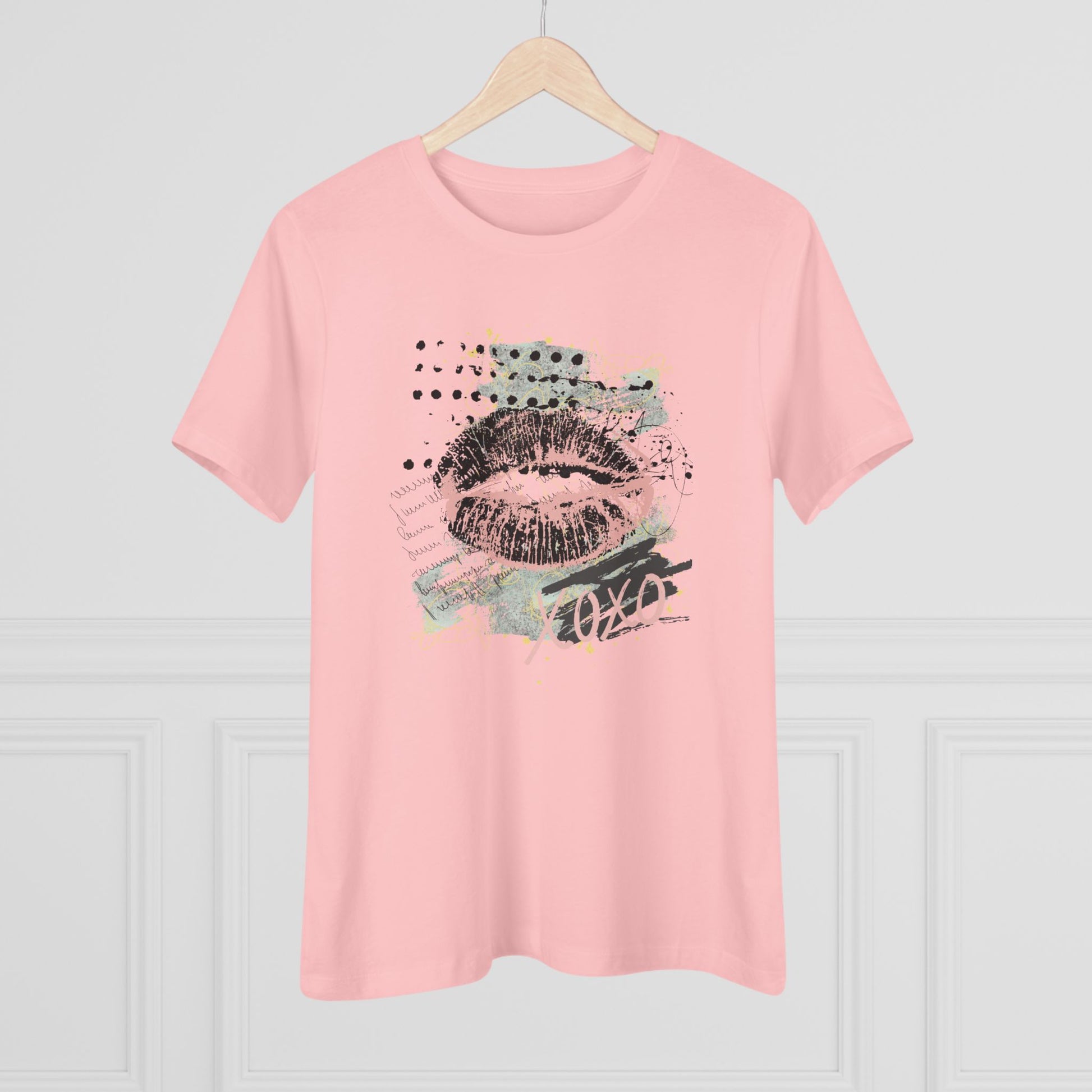 Kiss Graphic Tee — Women's Lip Print 'XOXO' Cotton Shirt - Fortunate Lemon Shop