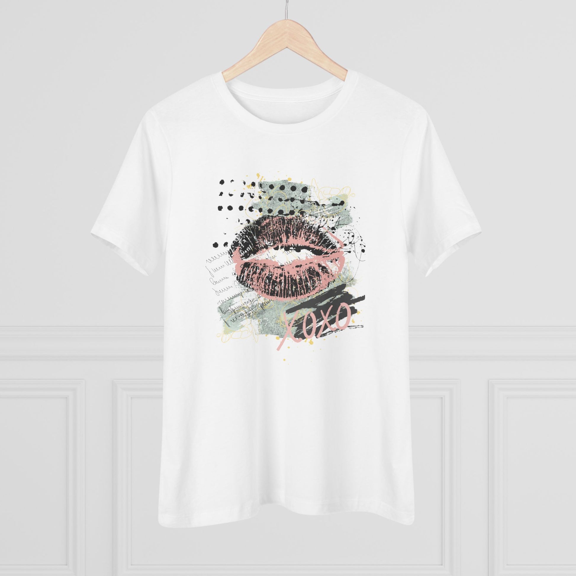 Kiss Graphic Tee — Women's Lip Print 'XOXO' Cotton Shirt - Fortunate Lemon Shop